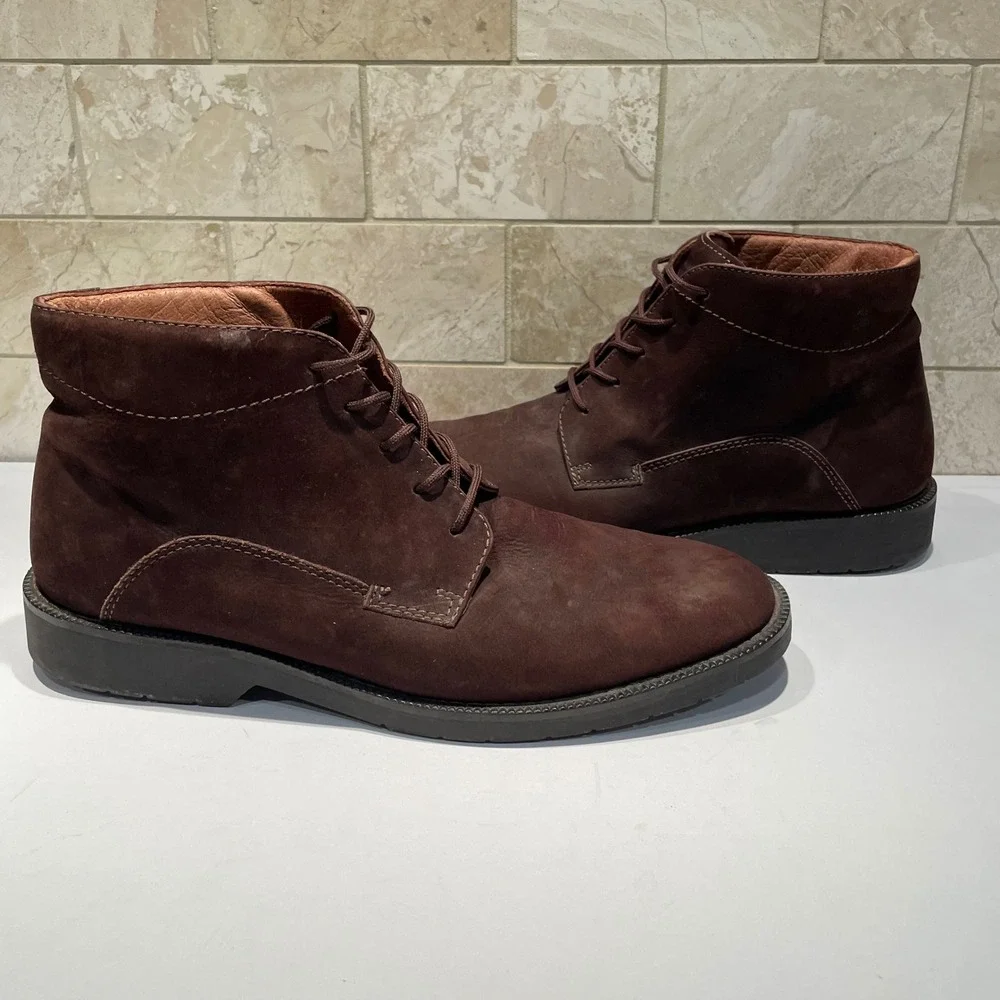 GH Bass & Co Western Mens 9.5 M Brown Nubuck Leather Chukka Boots Made in Brazil